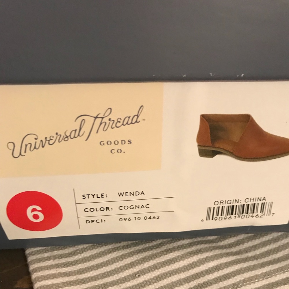 Universal Thread booties size 6